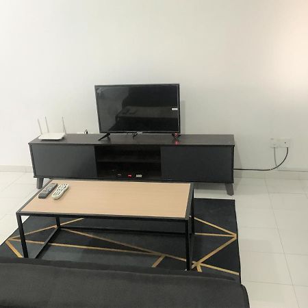 OYO 90493 JL Homestay Segamat Bagian luar foto