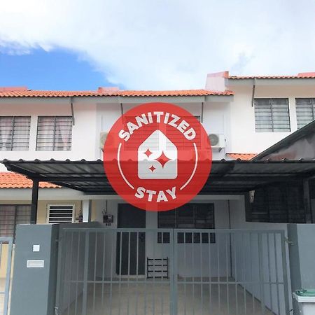OYO 90493 JL Homestay Segamat Bagian luar foto