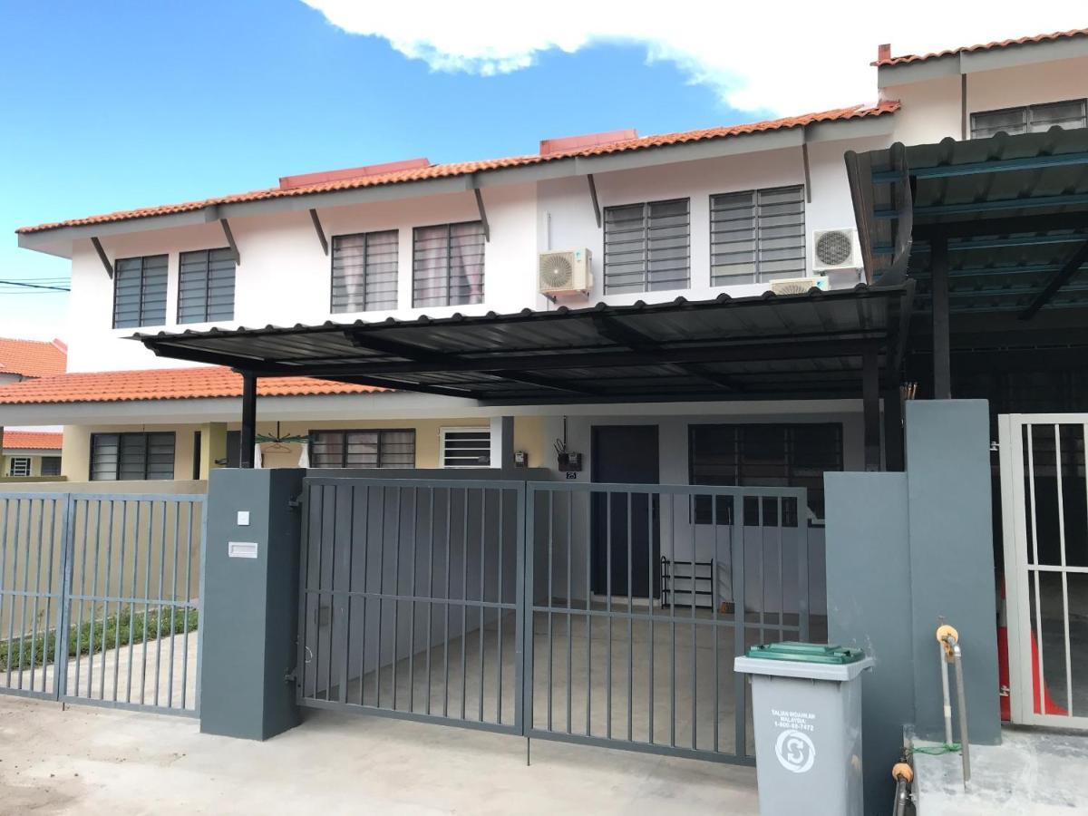 OYO 90493 JL Homestay Segamat Bagian luar foto