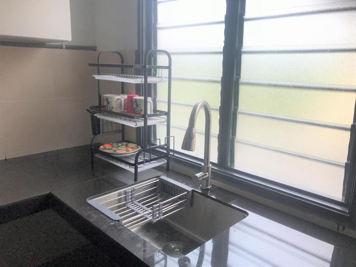 OYO 90493 JL Homestay Segamat Bagian luar foto