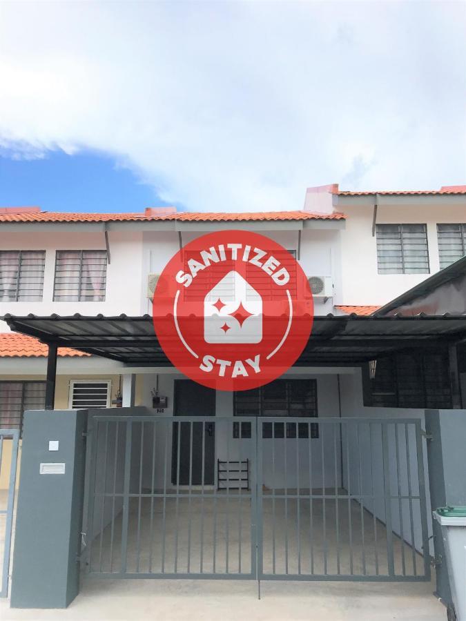 OYO 90493 JL Homestay Segamat Bagian luar foto