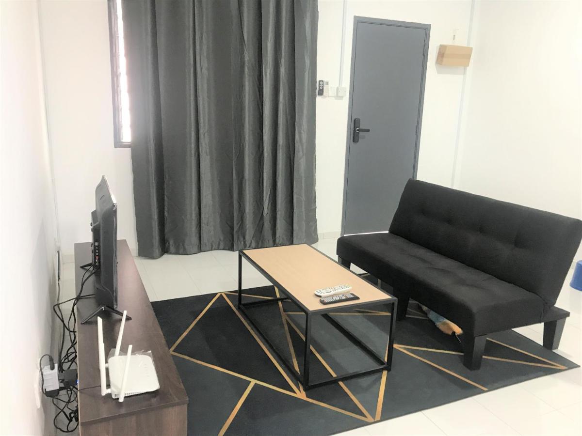 OYO 90493 JL Homestay Segamat Bagian luar foto