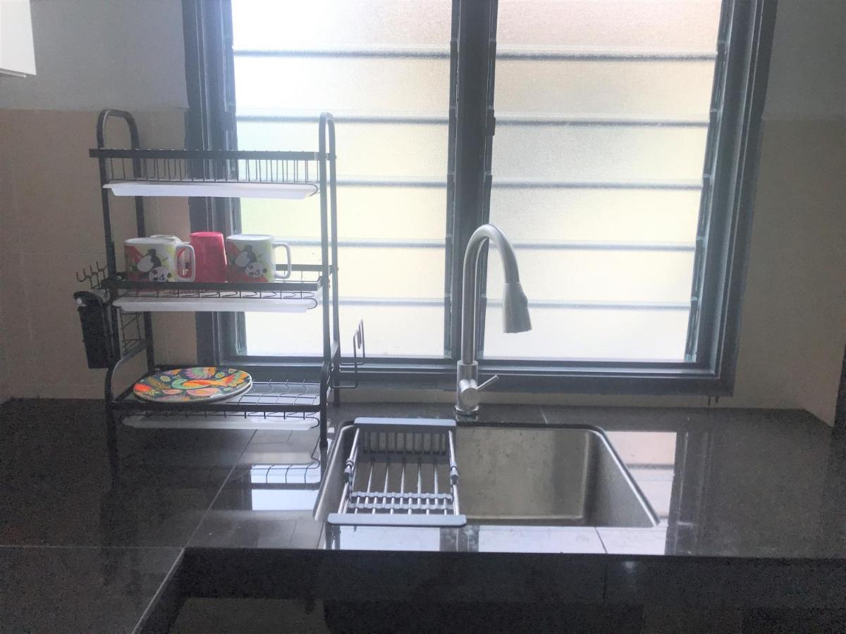 OYO 90493 JL Homestay Segamat Bagian luar foto