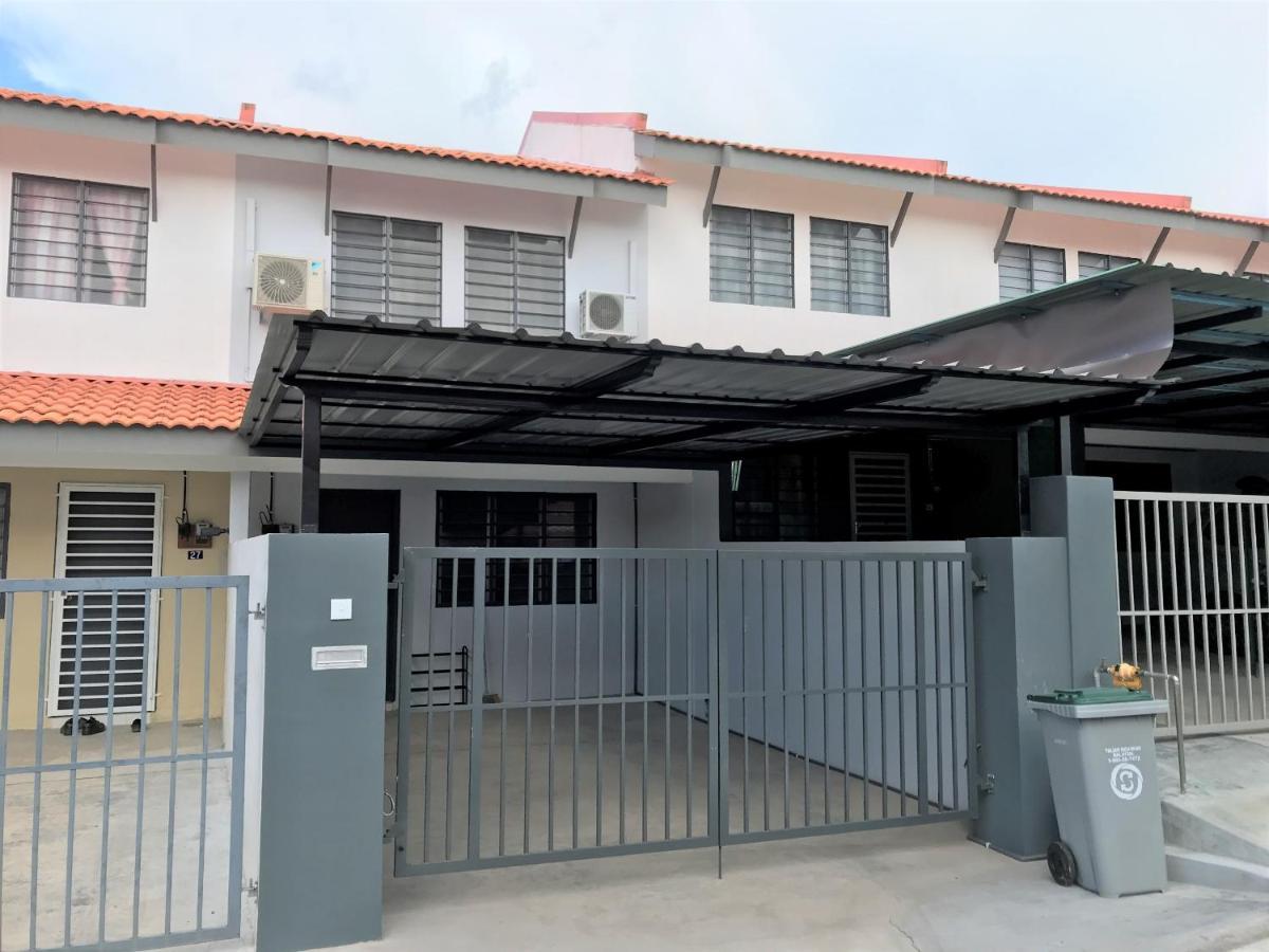 OYO 90493 JL Homestay Segamat Bagian luar foto