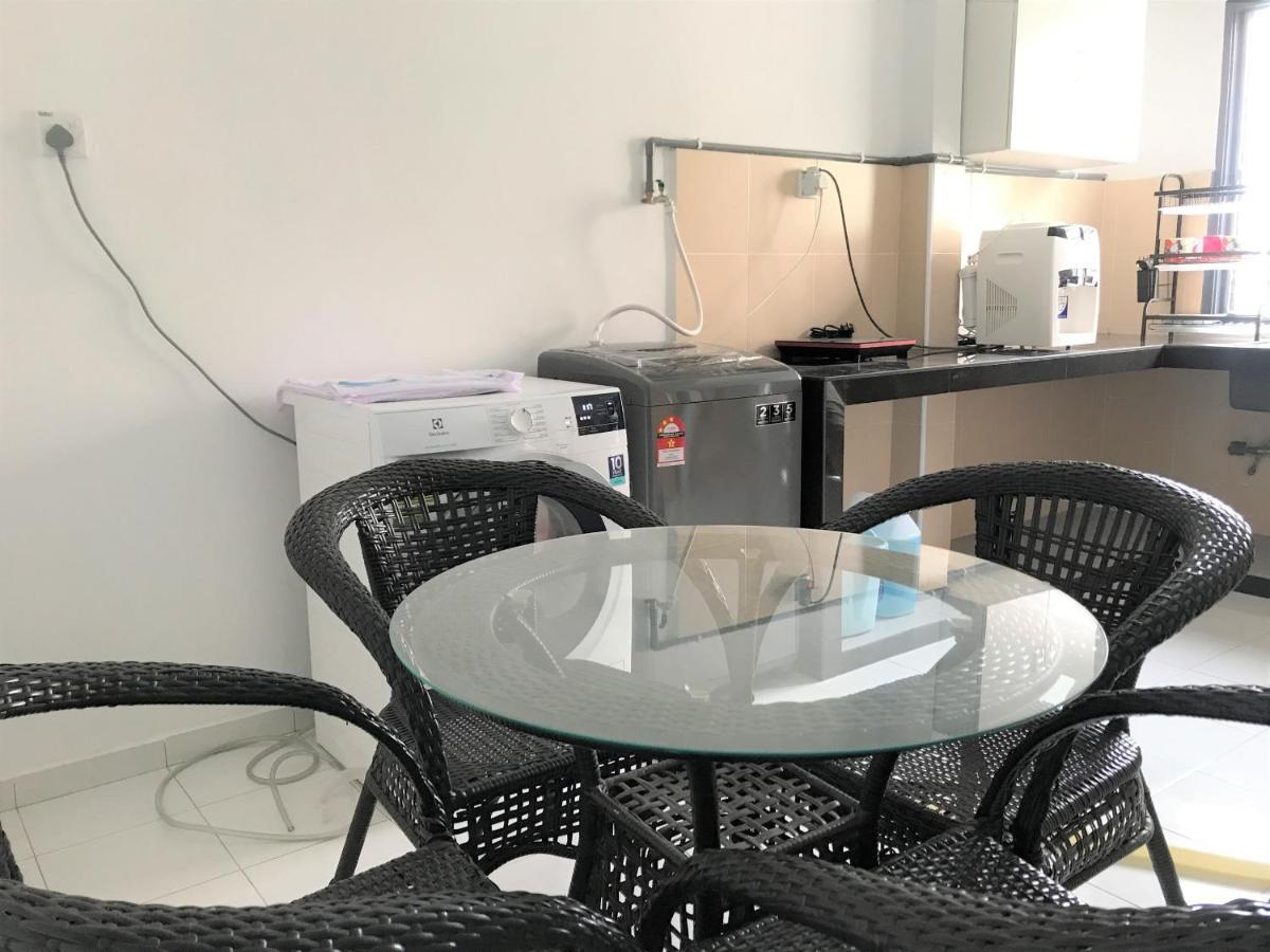 OYO 90493 JL Homestay Segamat Bagian luar foto