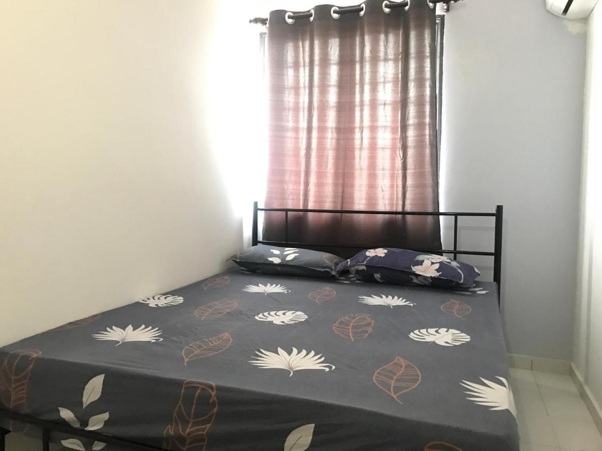OYO 90493 JL Homestay Segamat Bagian luar foto
