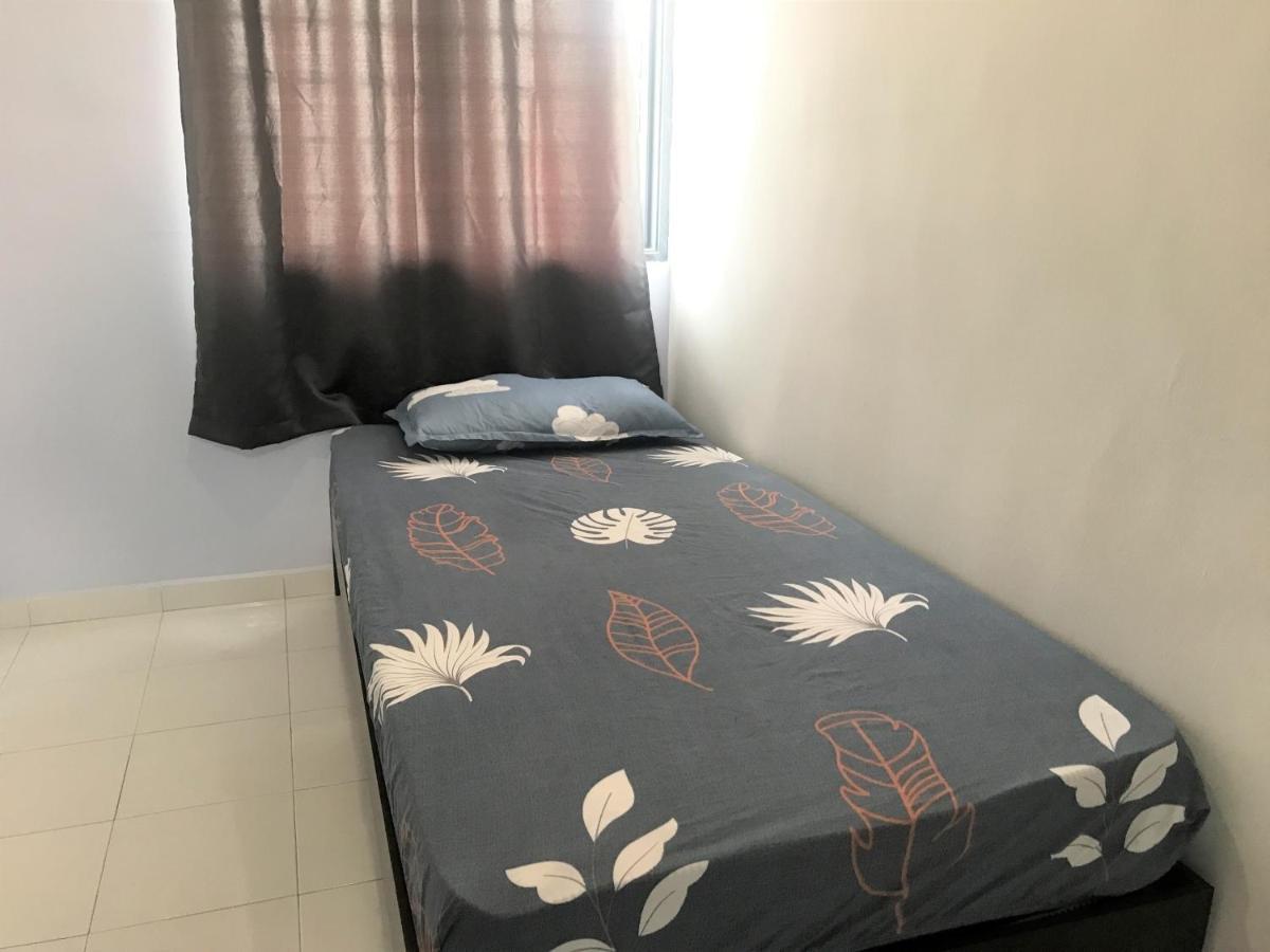 OYO 90493 JL Homestay Segamat Bagian luar foto