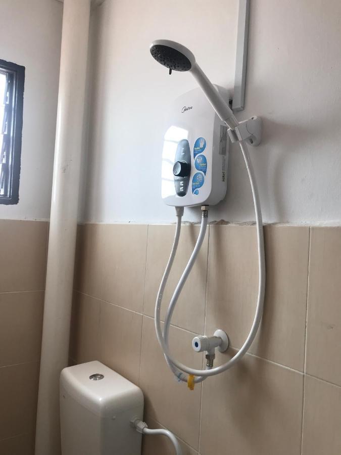 OYO 90493 JL Homestay Segamat Bagian luar foto