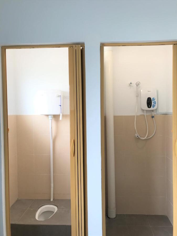 OYO 90493 JL Homestay Segamat Bagian luar foto