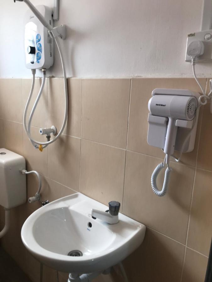 OYO 90493 JL Homestay Segamat Bagian luar foto