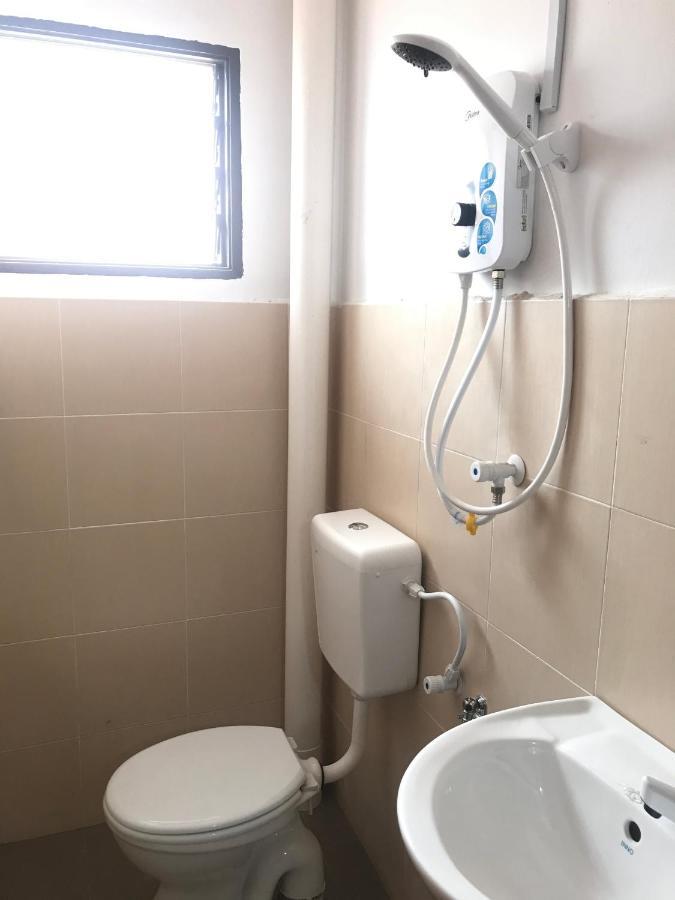 OYO 90493 JL Homestay Segamat Bagian luar foto