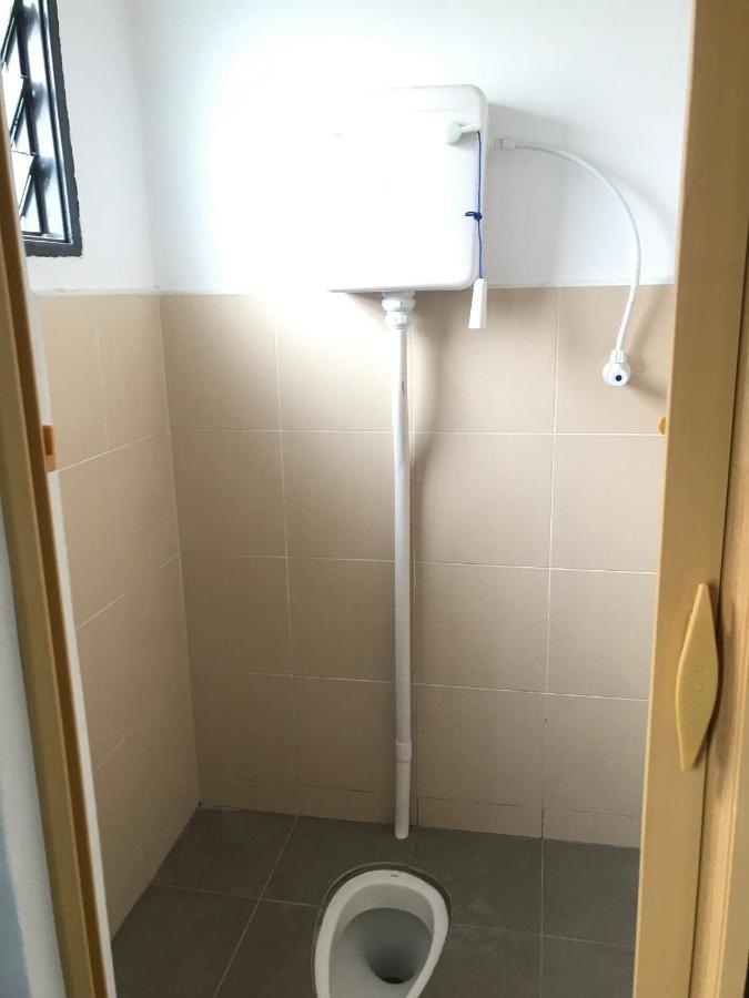 OYO 90493 JL Homestay Segamat Bagian luar foto