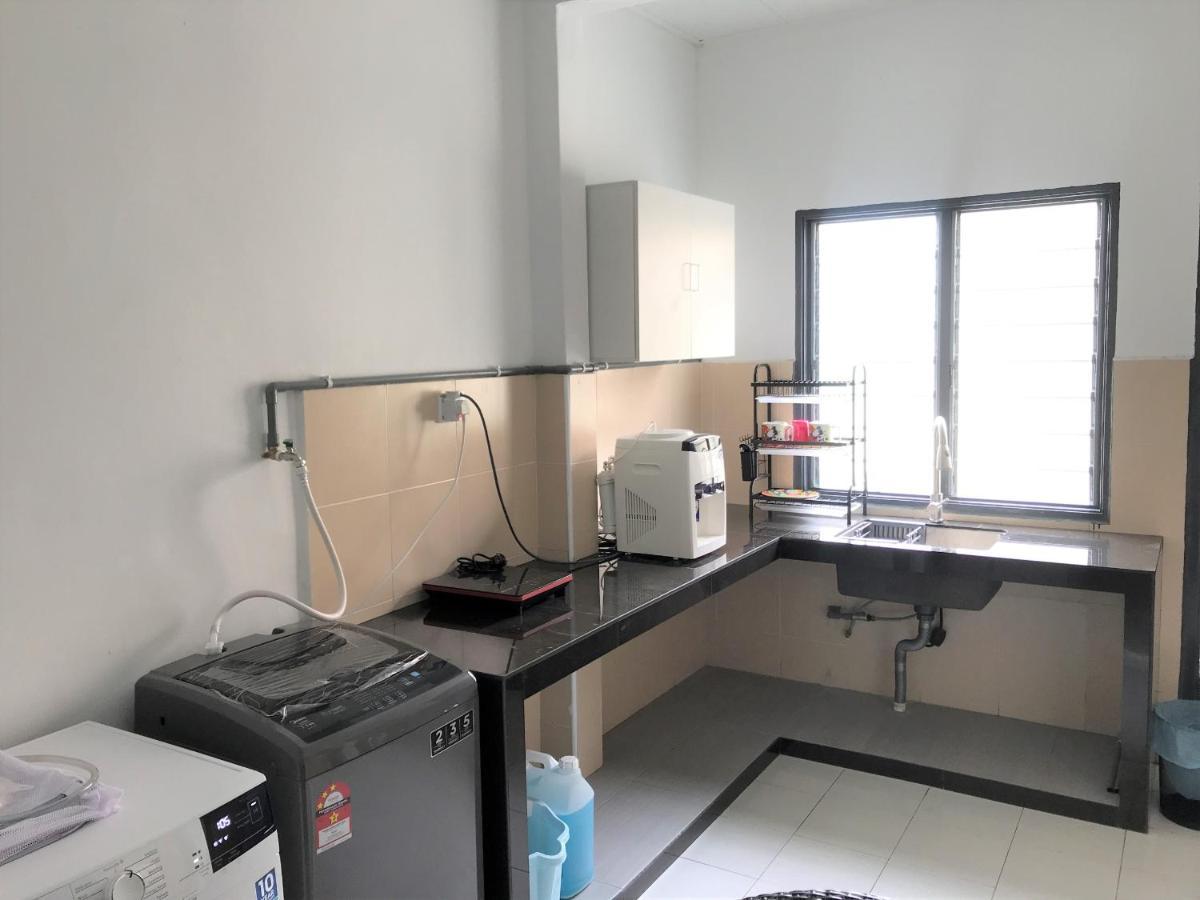OYO 90493 JL Homestay Segamat Bagian luar foto