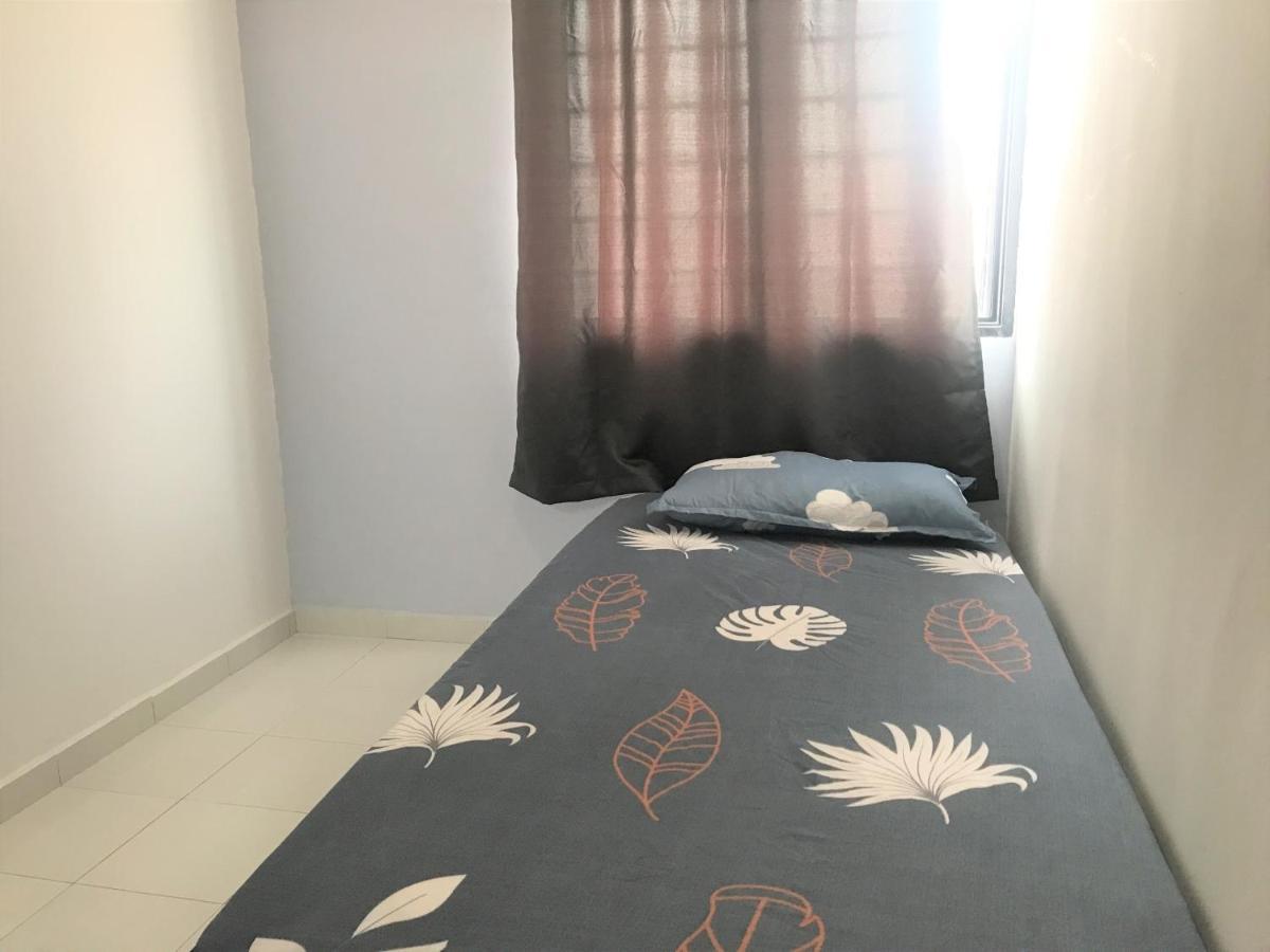 OYO 90493 JL Homestay Segamat Bagian luar foto