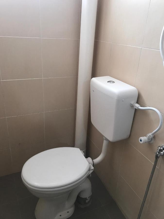OYO 90493 JL Homestay Segamat Bagian luar foto